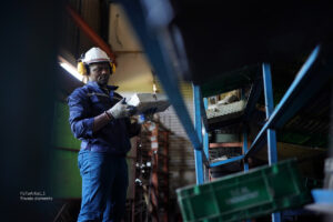 reindustrialización en Colombia, obrero, empleado, hombre, industria, empresa, Más Colombia