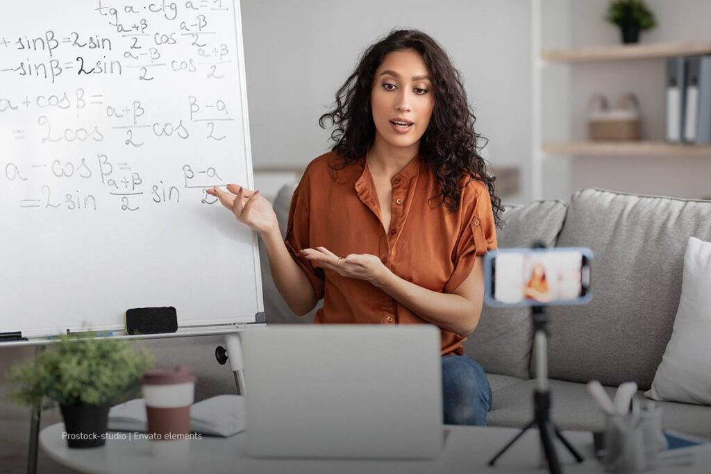 clases particulares, profesora, mujer, celular, PC, Clase, Más Colombia