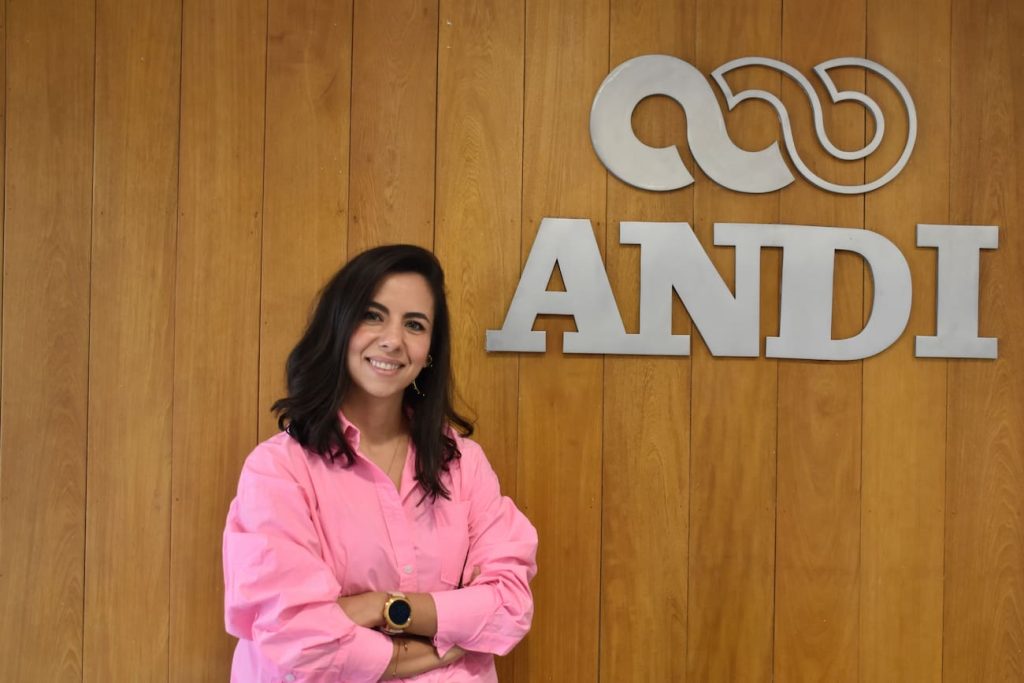 Daniela Sotello, Columnista, Más Colombia