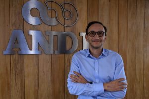 Alejandro Olaya, Columnista, Más Colombia