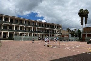 Jornada laboral docente, descanso pedagógico, jornada escolar, niños en colegio, Más Colombia