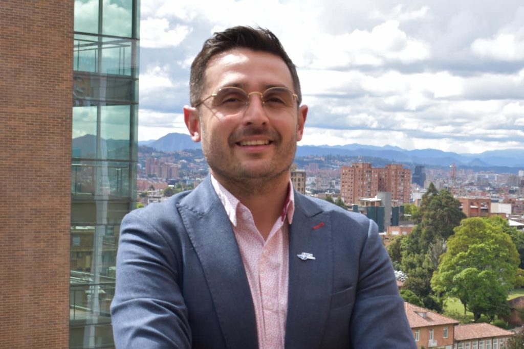 Andrés Raigosa, Columnista, Más Colombia