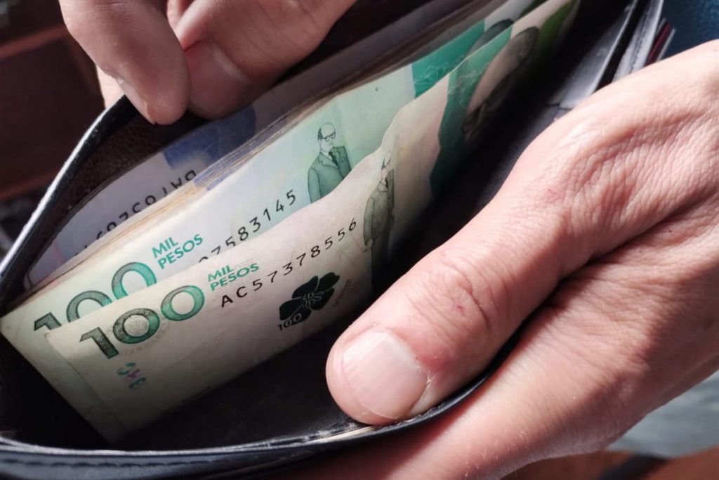 empleados públicos, pago del retroactivo, billetera, dinero, Más Colombia