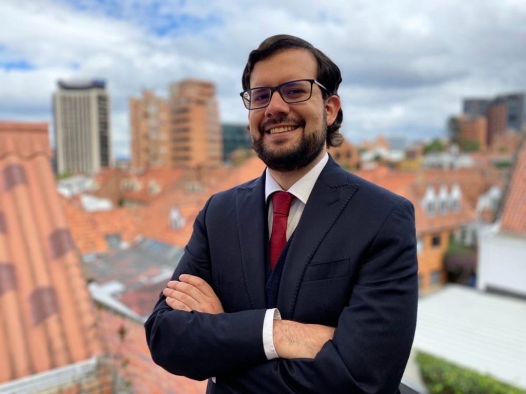 Néstor Arturo Bedoya, Columnista, Más Colombia