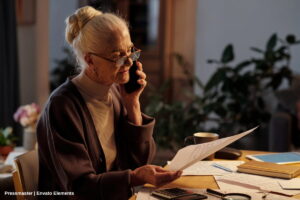 salvar semanas de cotización, régimen de transición, mujer mayor, adulto mayor, Más Colombia