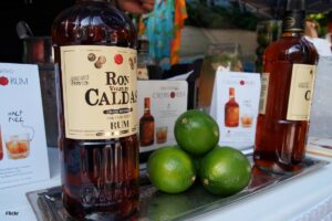 Ron Viejo de Caldas, Aguardiente Amarillo, licores colombianos, Más Colombia