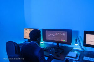 dinero, criptomonedas, minería en la nube, empresario, Más Colombia