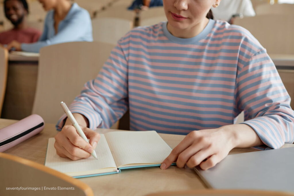 Prueba pedagógica, Concurso de ascenso y reubicación docente, mujer presentando un examen, Más Colombia