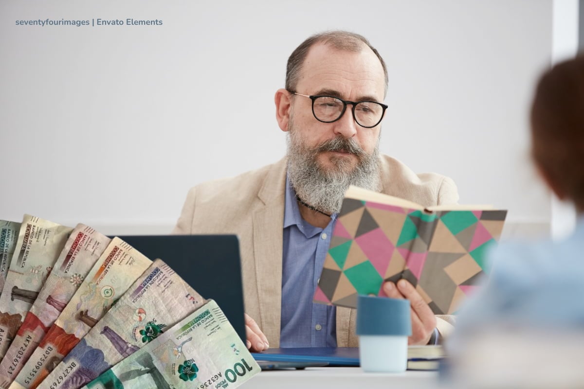 prima de mitad de año para docentes del magisterio, dinero colombiano, plata, profesor, Más Colombia