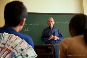 mesada 14, docente, aula de clases, estudiantes, Más Colombia