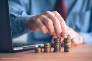 salario mínimo 2025, negociación del aumento salarial, monedas, dinero, cuentas, Más Colombia