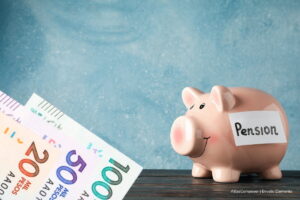 Reforma pensional, alcancía y billetes colombianos, Más Colombia