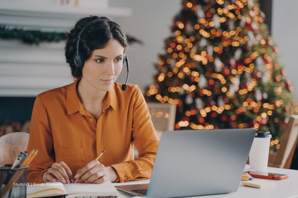 trabajo remoto en Navidad, mujer trabajando en Navidad, Más Colombia