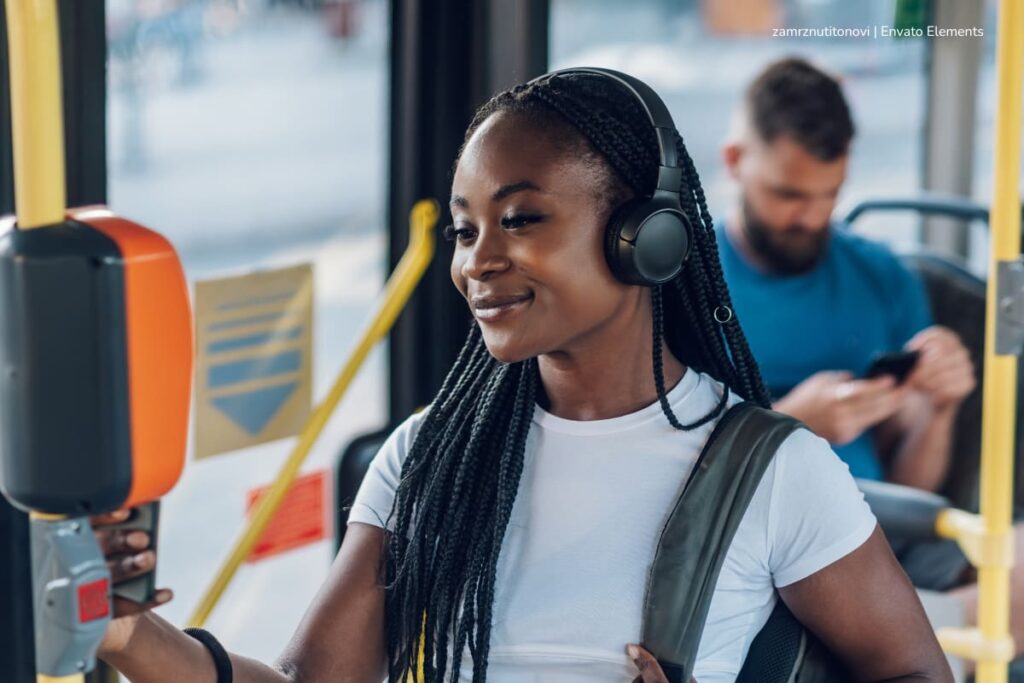 pasaje de TransMilenio en 2025, mujer en sistema de transporte público, Más Colombia