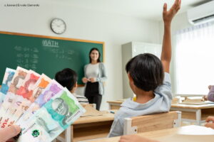 matrícula de colegios privados en 2025, niño en clase, Más Colombia