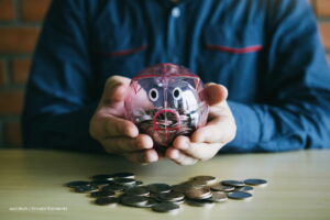 Recaudo tributario, alcancía, dinero, impuestos, Más Colombia