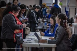 ofertas de empleo, Megaferia de empleo, personas buscando trabajo, Más Colombia