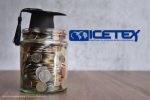 Intereses de créditos del ICETEX, alcancía, dinero, deudas, Más Colombia