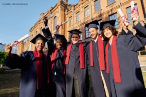 becas en el exterior, personas becadas, Más Colombia