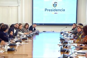 Caos en consejo de ministros, presidente Gustavo Petro, Más Colombia