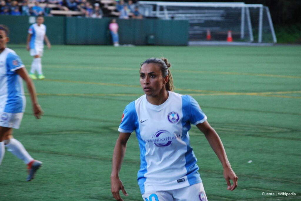 deportistas más sobresalientes, Marta celebrando un gol, Más Colombia