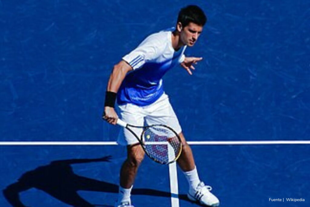 deportistas más sobresalientes, Novak Djokovic realizando un golpe, Más Colombia