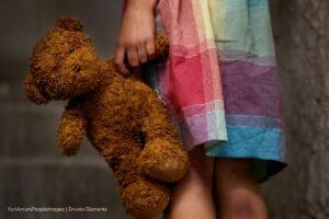 Línea 141 de atención infantil, niños, adolescentes, maltrato infantil, Bienestar familiar, Más Colombia