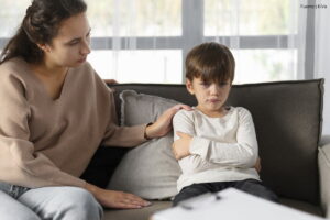 prevención del bullying, niño con matoneo, Más Colombia