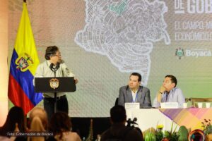 Tensión en la cumbre de gobernadores, Presidente Gustavo Petro, Más Colombia