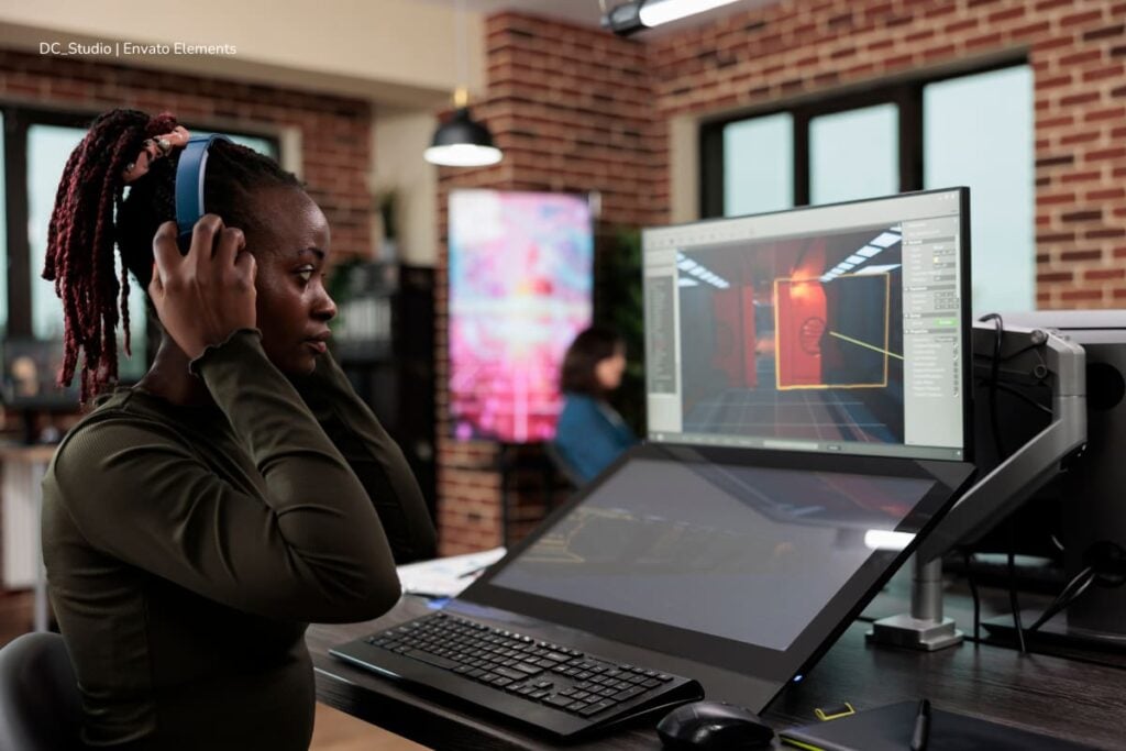 Servicio nacional de aprendizaje (SENA) 5 SENA, Estudiante desarrollando software, Más Colombia