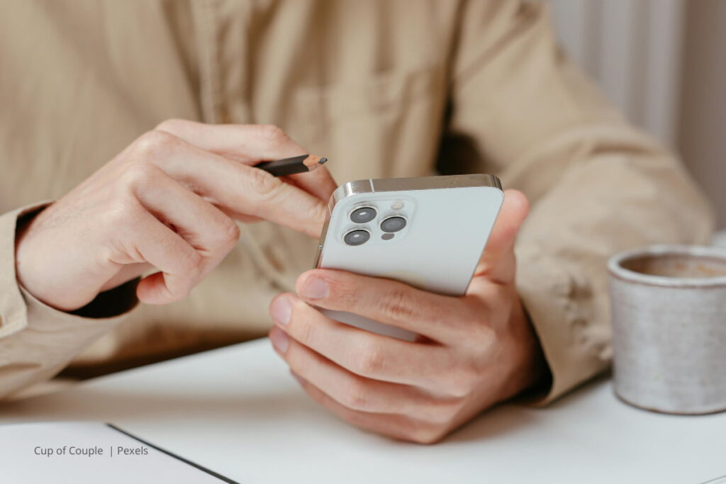 Diseño de los iPhone, Más Colombia