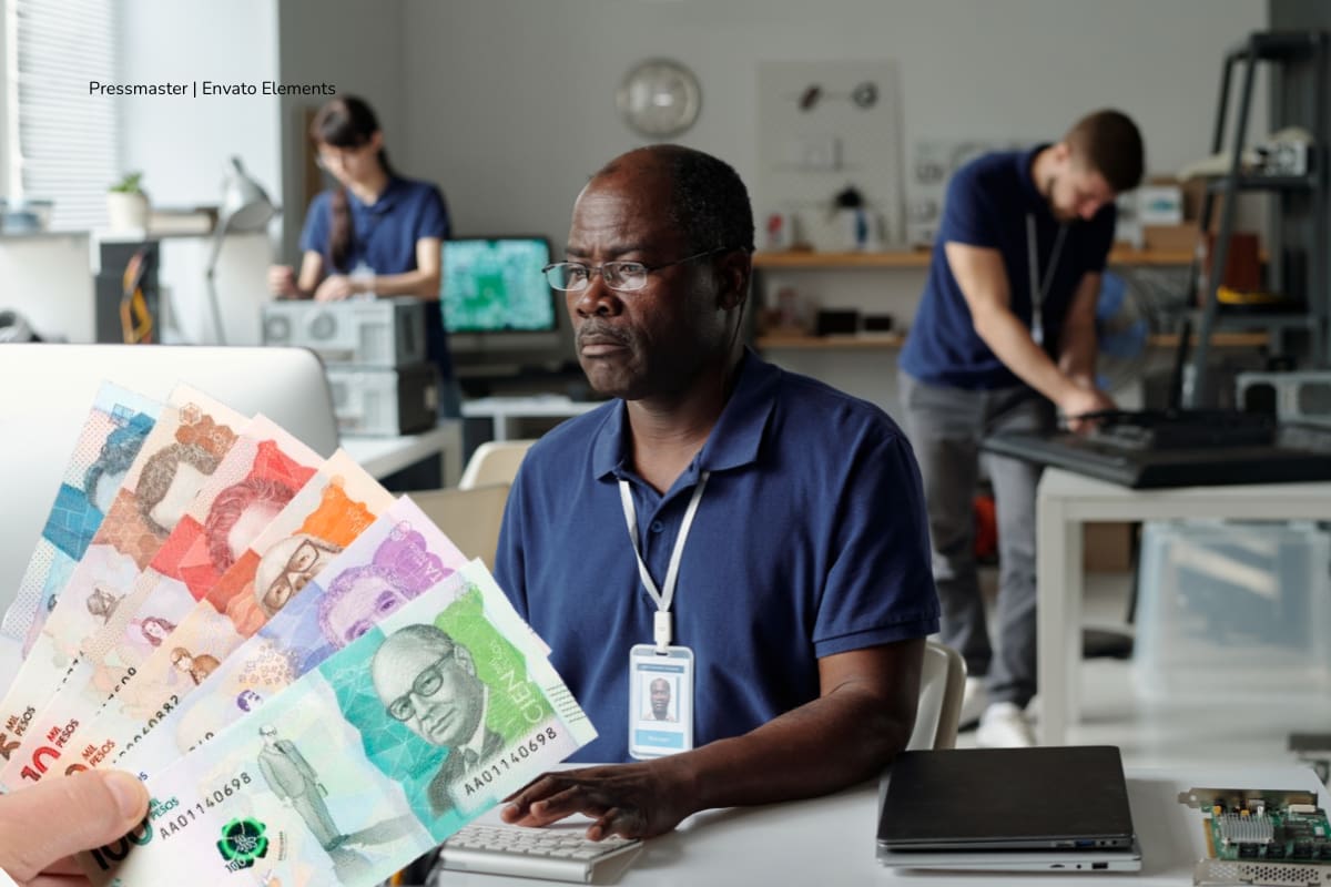 Este ha sido el aumento salarial para empleados públicos en los últimos 10 años: estas son las cifras 1 aumento salarial, negociación estatal 2025, empleados públicos en oficina, Más Colombia
