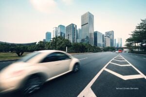 mejores automóviles en Colombia según la IA, Ciudad utópica y automóviles modernos, Más Colombia