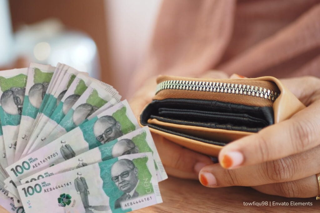 ¿Cuándo empiezan a aplicarse los efectos fiscales del aumento salarial para los docentes que pasaron el concurso de ascenso 2026? 2 Salario mínimo 2025, dinero, billetera, Más Colombia