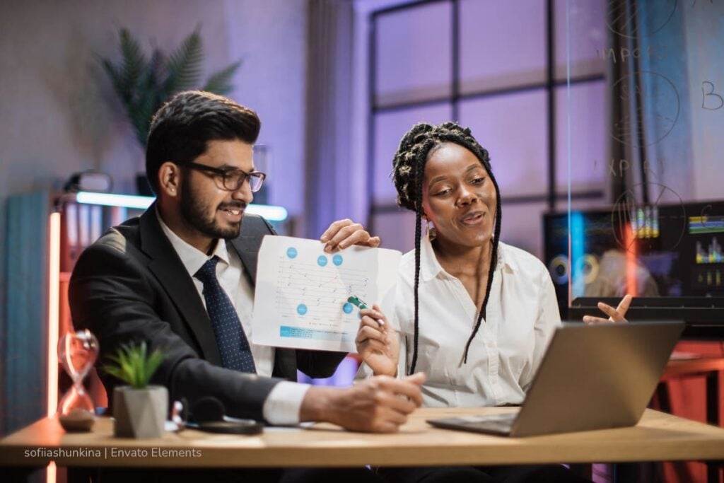 Automatización empresarial en 2025: tendencias y herramientas 2 automatización empresarial, mujer, hombre, mujer afro, Más Colombia