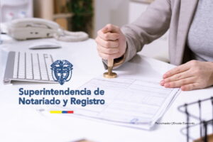 concurso de Notarios 2025, mujer en notaría, Más Colombia