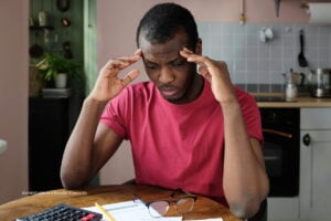 deudor moroso, persona debe dinero, Más Colombia