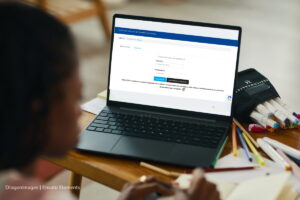 docentes provisionales, aplicativo “Ser Profe”, profesora, computador, aplicar en línea, Más Colombia