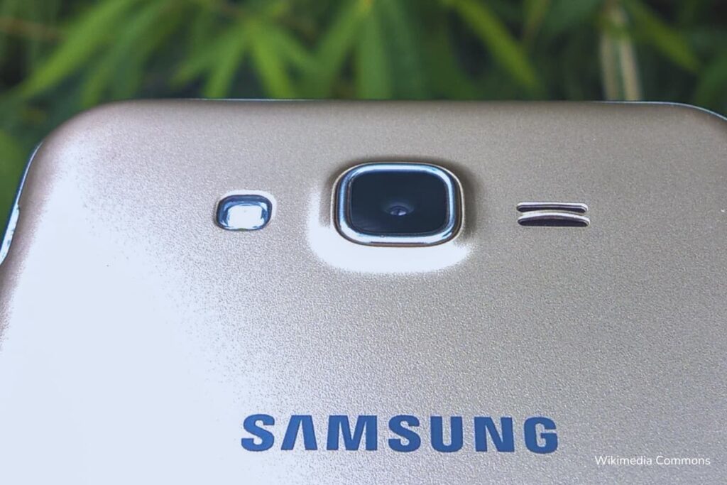 Motorola Moto G4 vs Samsung Galaxy J7, celular, Más Colombia