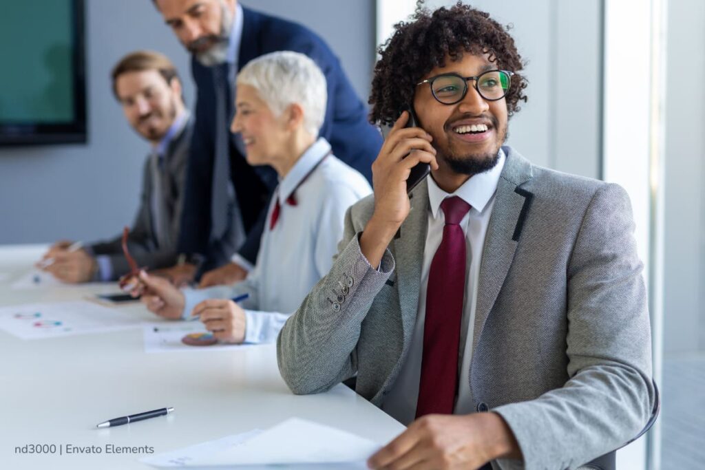 Establece tu presencia en Colombia con un número telefónico local 3 número telefónico, hombre, teléfono, llamada, Más Colombia