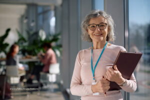 ofertas de empleo, trabajadora de más de 50 años, Más Colombia