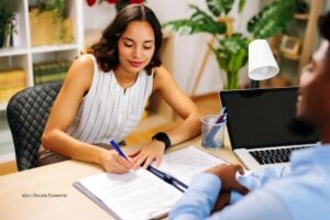 pasantía laboral, mujer pasante, Más Colombia