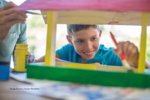 proyectos del Concejo de Bogotá, niño pintando casa, Más Colombia