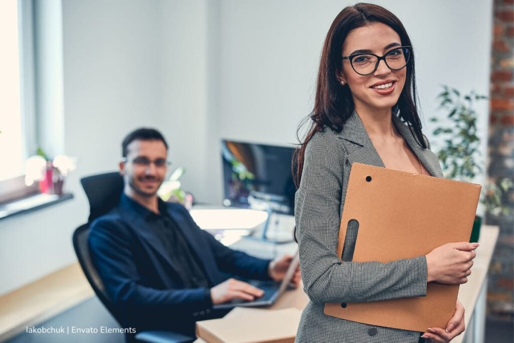 Así queda la tabla salarial 2025 de los empleados públicos de Bogotá con el segundo aumento del año 4 tabla salarial 2025, empleados públicos de bogotá, empleada pública, funcionaria, dinero, Más Colombia