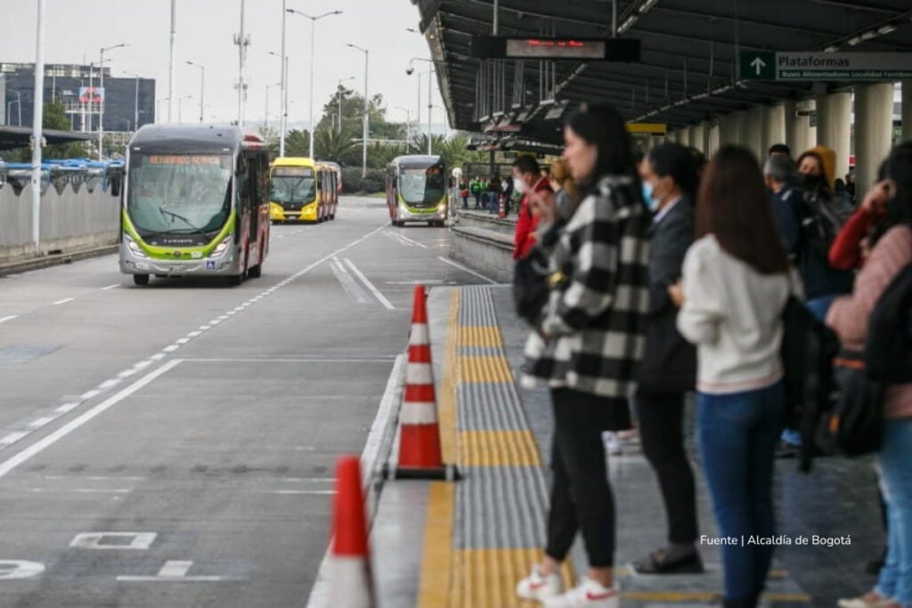 ¿Le pueden quitar el saldo? Las 3 razones por las que su tarjeta TuLlave puede ser desactivada 4 tarjeta TuLlave, paradero de portal, Más Colombia