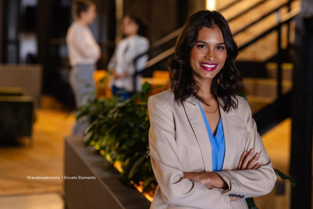 Pilas, el concurso Superintendencias ya publicó las listas de elegibles para algunas OPEC: pasos para consultar 3 concurso Superintendencias, mujer perteneciente a la Superintendencia, Más Colombia