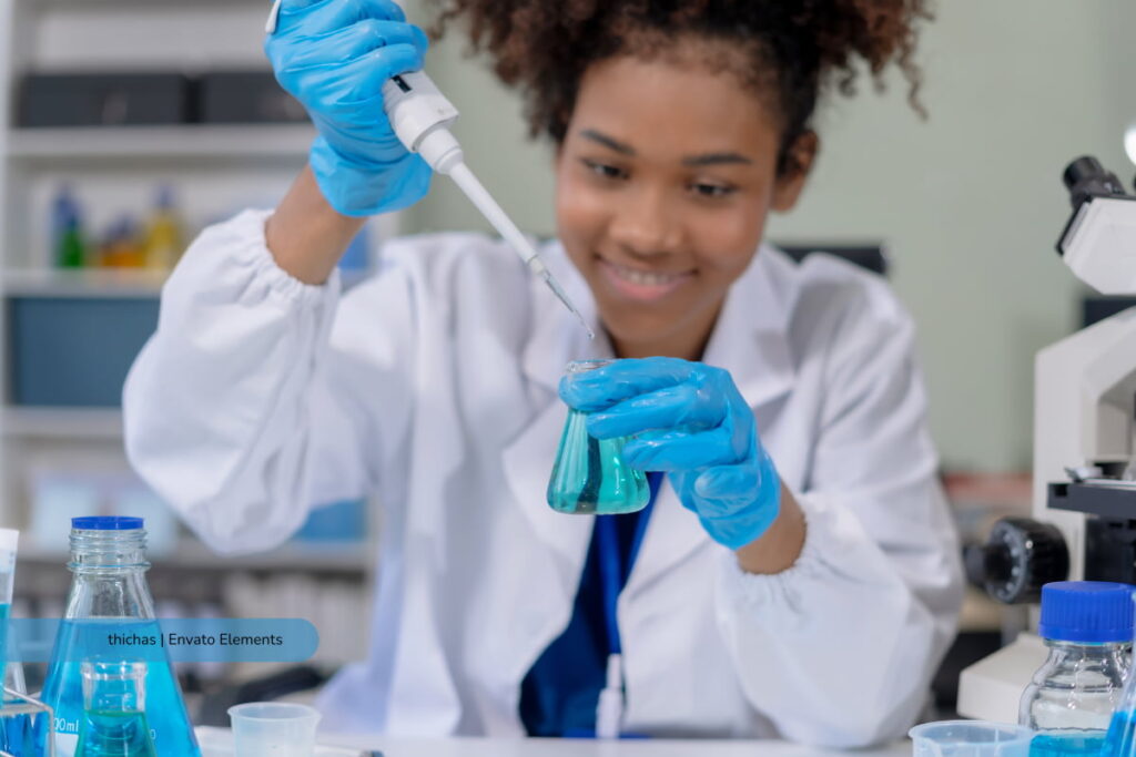 convocatorias para jóvenes, grupo de jóvenes trabajando en ciencia, Más Colombia