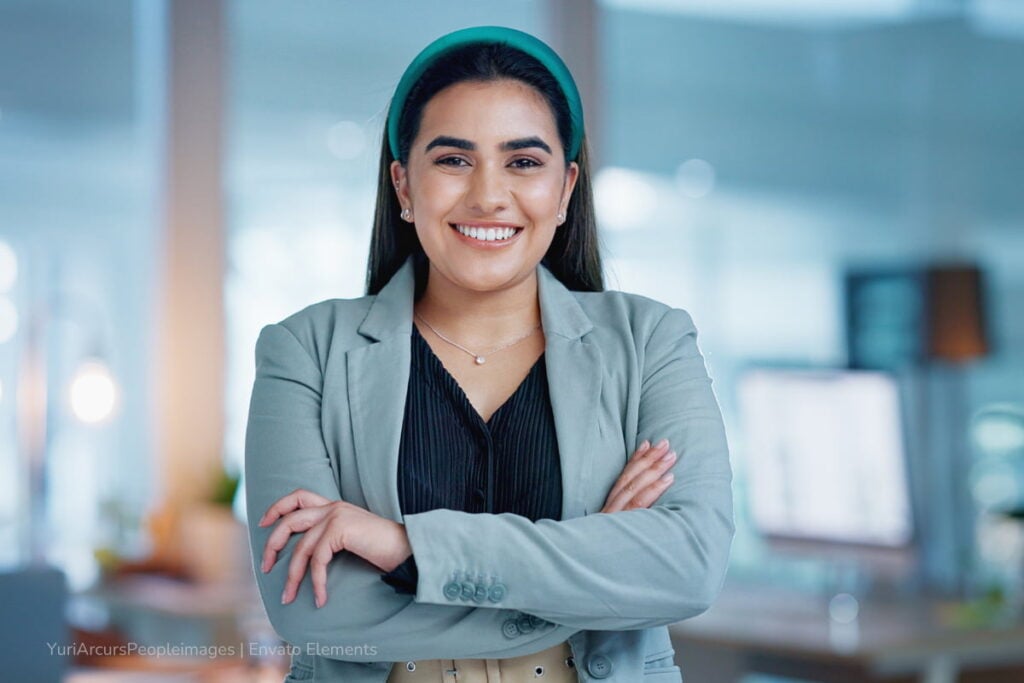 A empleados públicos del Distrito les llegará plata inesperada y con retroactivo: hay nueva tabla salarial 2025 3 empleados públicos del distrito, tabla salarial 2025, mujer joven, funcionaria pública, más colombia