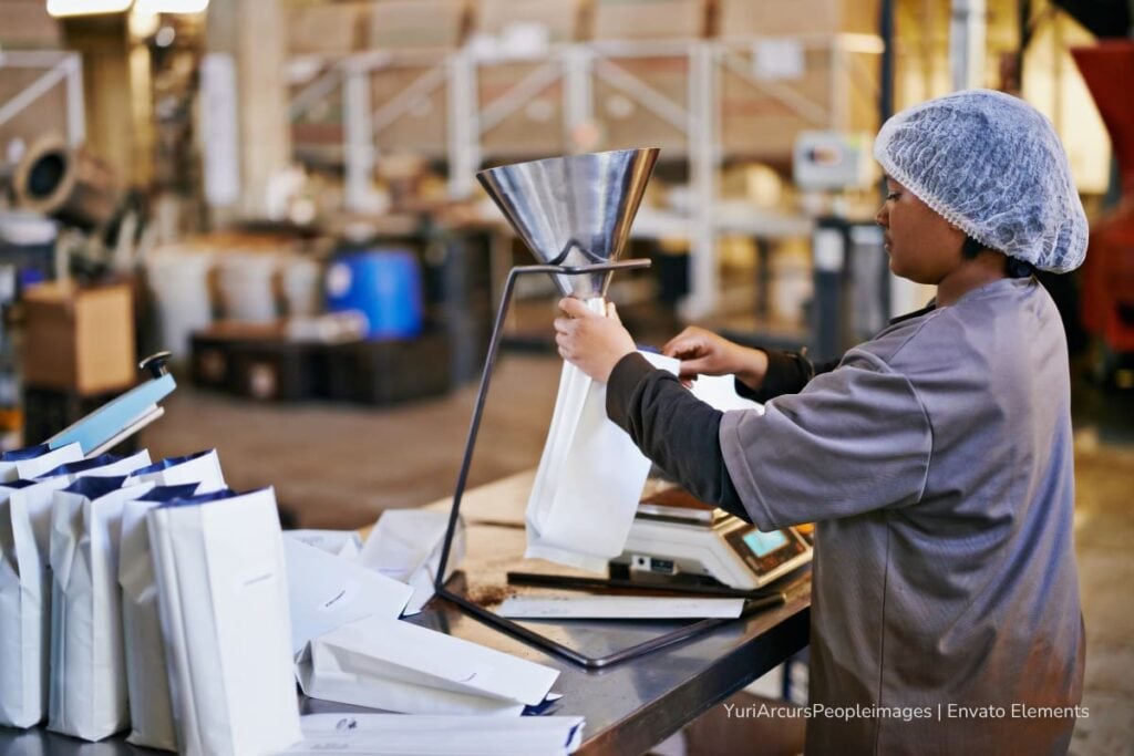 Industria manufacturera en Colombia cae 3,3% en abril de 2025: textiles, papel y maquinaria lideran el retroceso 4 industria manufacturera en Colombia, EMMET, DANE, sectores productivos en Colombia, desempeño industrial, industria colombiana, obrera, papel, más colombia