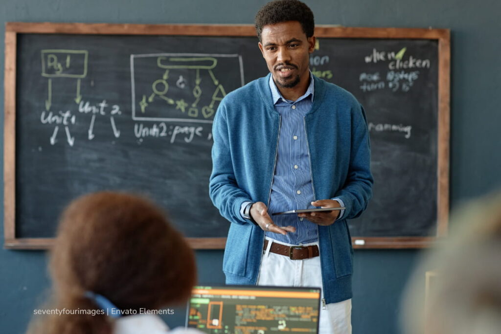 Nuevo concurso docente de ingreso al magisterio podría tener cambios significativos: el tema se discutió en reunión citada por la CNSC 2 nuevo concurso docente de ingreso al magisterio, CNSC, concurso docente de ingreso al magisterio, concurso docente 2025, profesor afro, tablero, más colombia